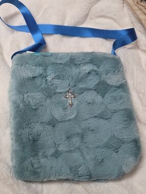 Zoe' Handicrafts Plush Blue Faux Fur Cross Accent Shoulder Bag